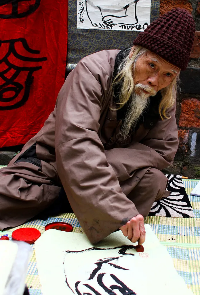 Ông đồ Cung Khắc Lược trở lại hội chữ Xuân Văn Miếu - Quốc Tử Giám ảnh 1