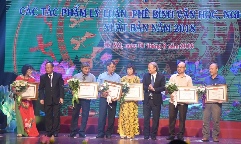 Trao tặng thưởng 15 tác phẩm lý luận, phê bình Văn học Nghệ thuật xuất bản năm 2018 ảnh 2