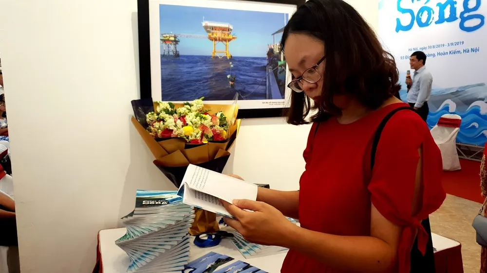 “Nơi đầu sóng”- những câu chuyện đầy cảm xúc về biển đảo quê hương ảnh 3