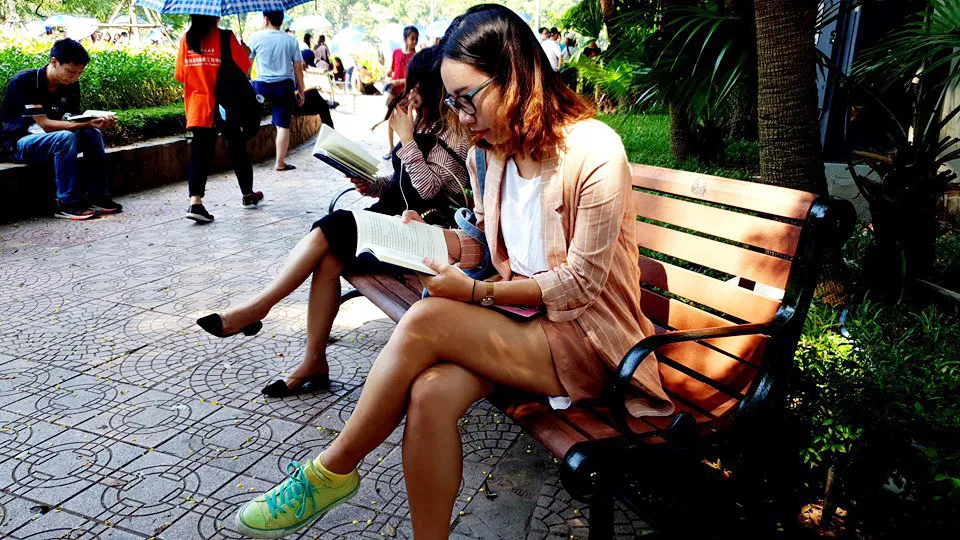 Hàng nghìn bạn đọc Hà Nội say sưa “Làm bạn với bầu trời” ảnh 5