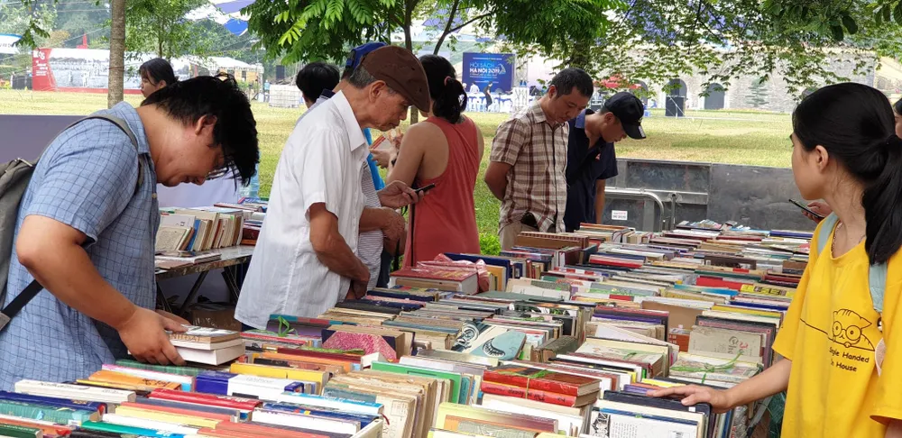 Hội sách Hà Nội 2019: Cổ vũ tinh thần hiếu học, yêu sách của người dân ảnh 2 Hội sách Hà Nội 2019: Cổ vũ tinh thần hiếu học, yêu sách của người dân ảnh 2
