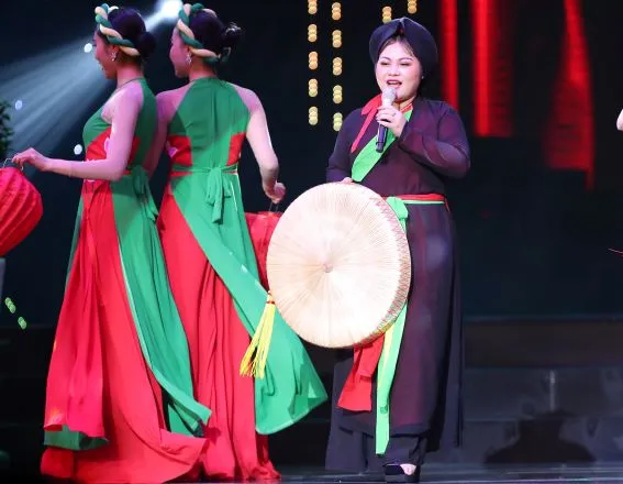 Tết Vạn Lộc 2020 kể về câu chuyện sau cánh màn nhung ảnh 1