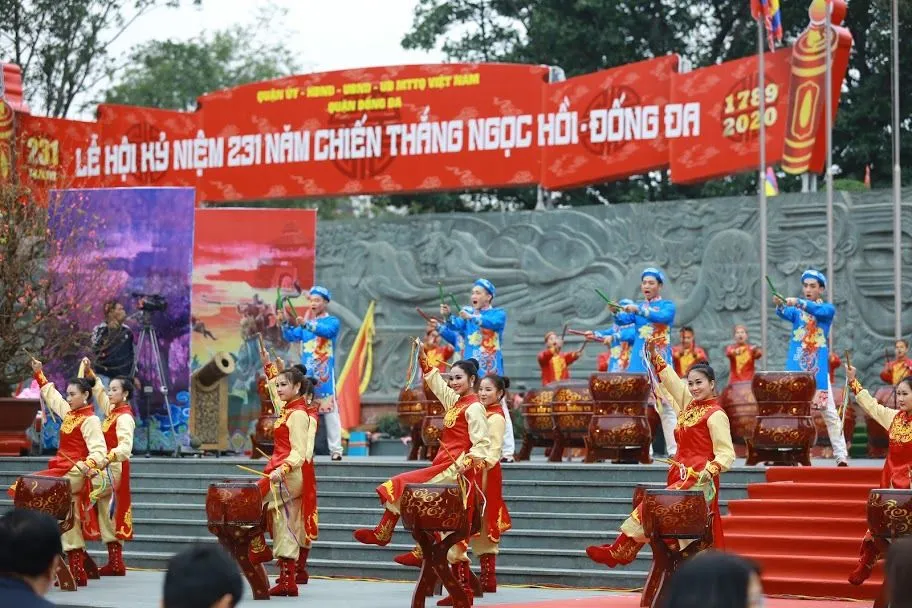 Hàng ngàn người tham dự lễ hội Gò Đống Đa ảnh 2