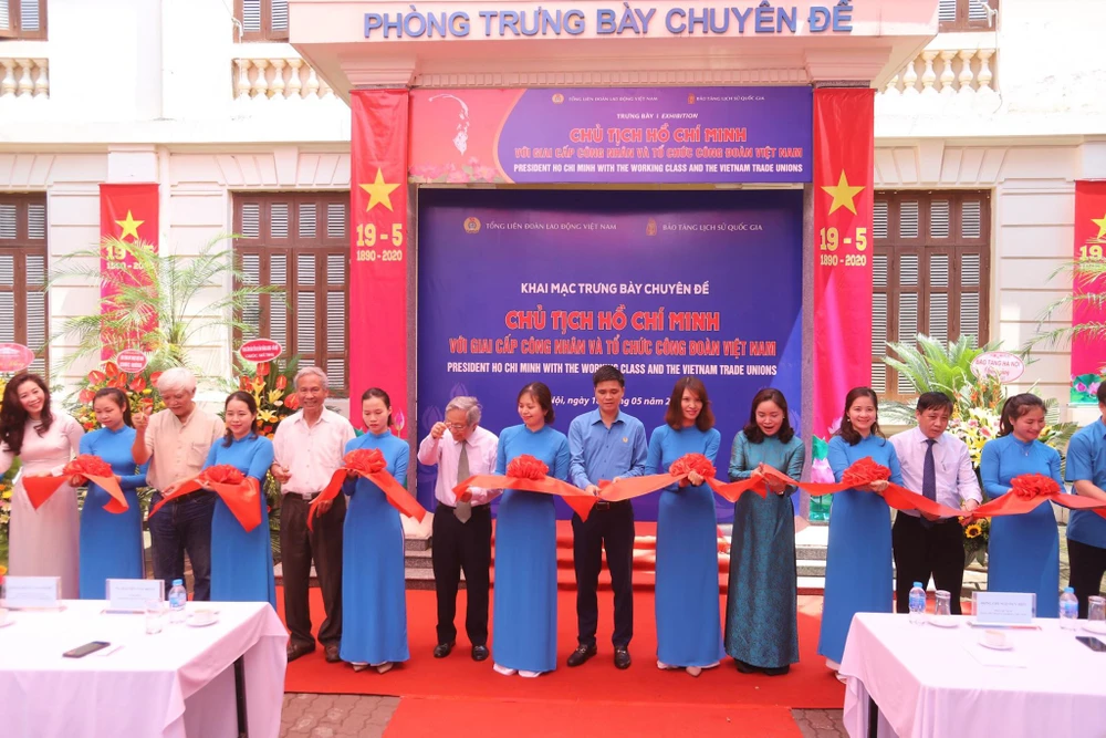 Khai mạc trưng bày chủ đề "Chủ tịch Hồ Chí Minh với giai cấp công nhân" ảnh 1 Khai mạc trưng bày chủ đề "Chủ tịch Hồ Chí Minh với giai cấp công nhân" ảnh 1