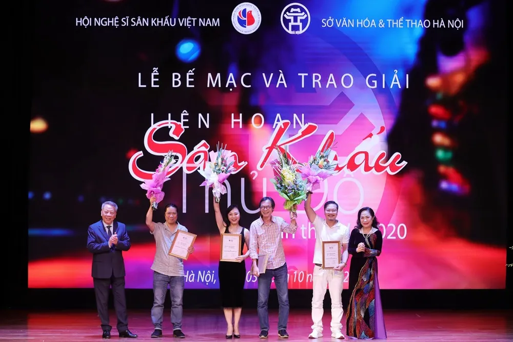 23 giải Vàng được trao cho các vở diễn, cá nhân xuất sắc tại “Liên hoan Sân khấu Thủ đô 2020“ ảnh 2