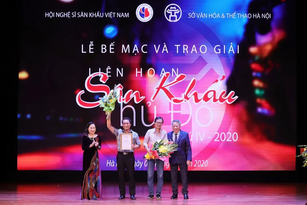 23 giải Vàng được trao cho các vở diễn, cá nhân xuất sắc tại “Liên hoan Sân khấu Thủ đô 2020“ ảnh 1