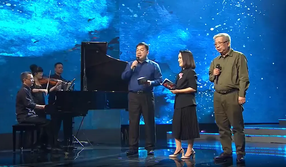 “Từ ấy trong tôi bừng nắng hạ” - Truyền lửa với những vần thơ mang màu ký ức ảnh 2 “Từ ấy trong tôi bừng nắng hạ” - Truyền lửa với những vần thơ mang màu ký ức ảnh 2