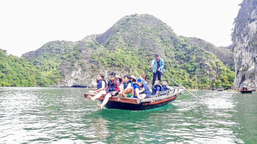 Hiện, ngành du lịch đang nỗ lực, tích cực thực hiện các biện pháp kích cầu nhằm “vực dậy” du lịch nước nhà