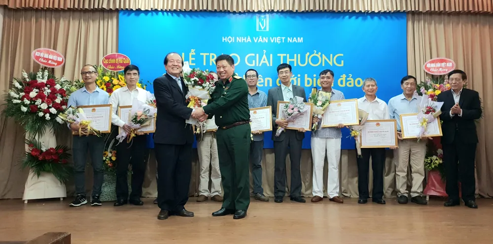 Trao giải thưởng sáng tác về biên giới và biển đảo lần thứ I ảnh 1 Trao giải thưởng sáng tác về biên giới và biển đảo lần thứ I ảnh 1