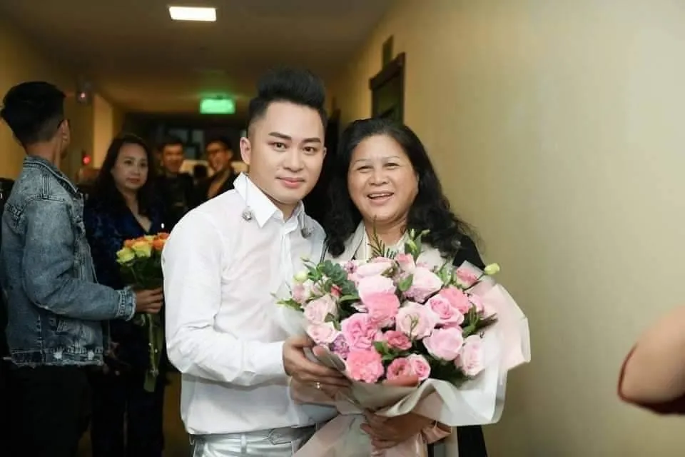 3 người phụ nữ đặc biệt truyền cảm hứng trong cuộc đời Tùng Dương ảnh 2