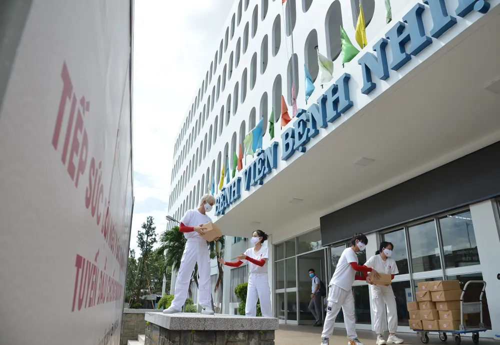Tổng cục Du lịch Hàn Quốc “Trao yêu thương, Tiếp sức mạnh” tới y bác sĩ Việt Nam nơi tuyến đầu chống dịch ảnh 1