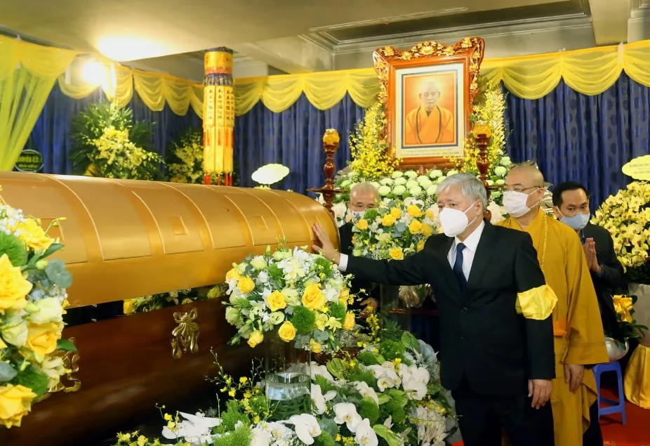 Nhiều đoàn lãnh đạo cùng đông đảo Phật tử đã tới viếng Đại lão Hòa thượng Thích Phổ Tuệ ảnh 3