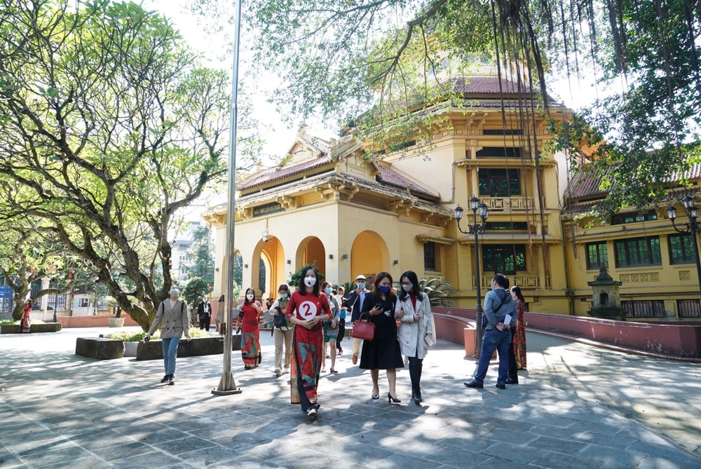 Mở tour du lịch an toàn đầu tiên trong điều kiện bình thường mới ở Hà Nội ảnh 1 Mở tour du lịch an toàn đầu tiên trong điều kiện bình thường mới ở Hà Nội ảnh 1