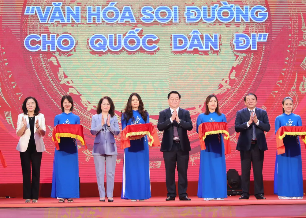 Khai mạc triển lãm “Văn hóa soi đường quốc dân đi“ ảnh 1