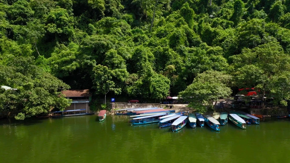 Hồ Ba Bể đón đoàn du khách nước ngoài đầu tiên ngày đầu năm mới ảnh 2 Hồ Ba Bể đón đoàn du khách nước ngoài đầu tiên ngày đầu năm mới ảnh 2