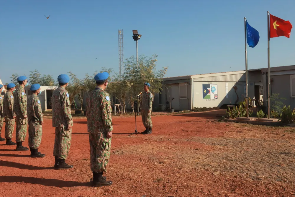 Cờ Tổ quốc tung bay ở Nam Sudan trong ngày đầu năm mới 2022 ảnh 2