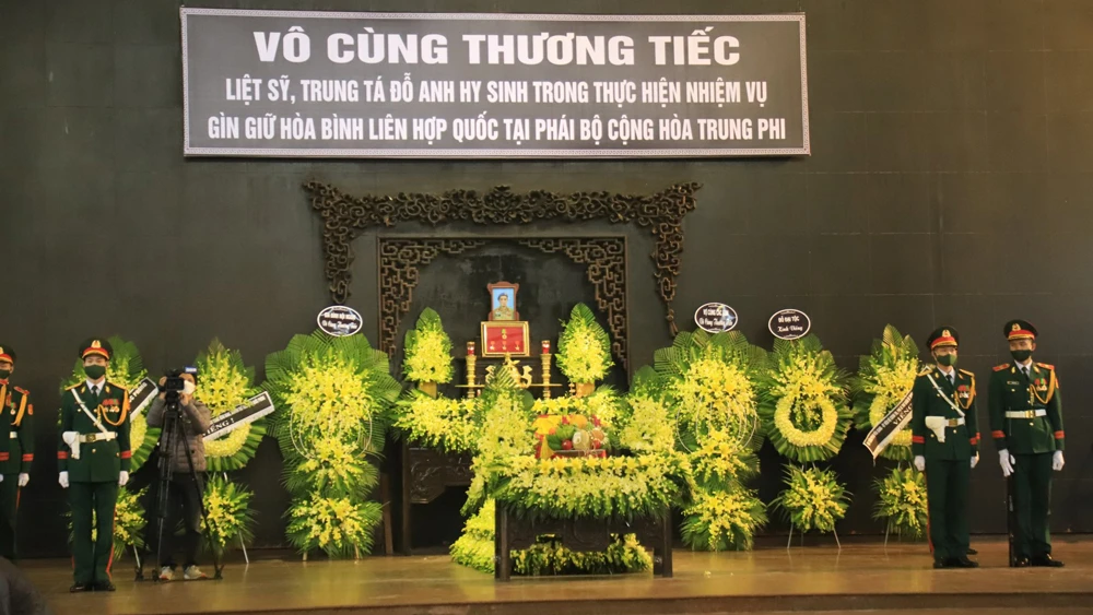 Tang lễ Liệt sĩ, Trung tá Đỗ Anh được tổ chức trang nghiêm, xúc động tại Nhà tang lễ Quốc gia 