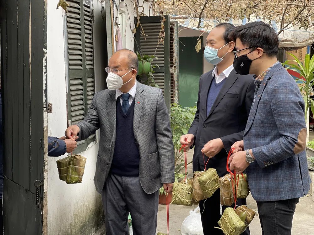 Quà tết sớm tới những bệnh nhân “xóm” chạy thận ảnh 2