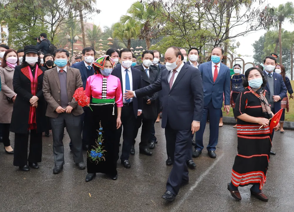 Chủ tịch nước Nguyễn Xuân Phúc tham dự Ngày hội Sắc xuân trên mọi miền Tổ quốc ảnh 2