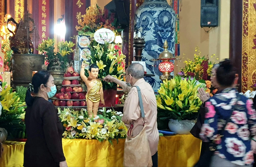 Lễ Phật đản 2022, các chùa, cơ sở tự viện đồng loạt cử 3 hồi chuông ảnh 1 Lễ Phật đản 2022, các chùa, cơ sở tự viện đồng loạt cử 3 hồi chuông ảnh 1