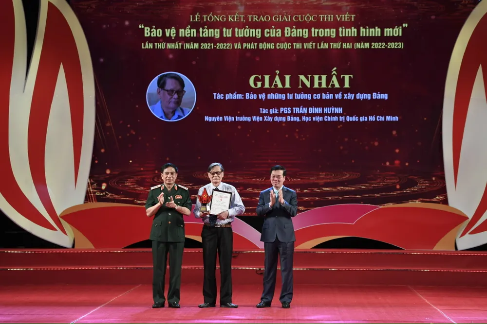 28 tác phẩm đoạt giải cuộc thi viết “Bảo vệ nền tảng tư tưởng của Đảng trong tình hình mới” ảnh 1