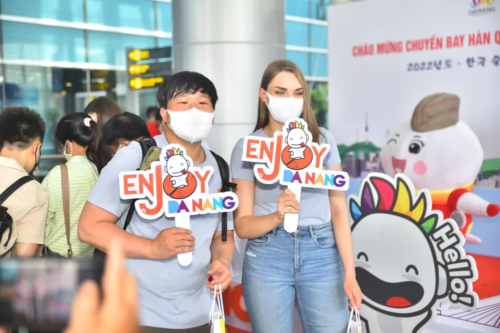 Tháng 4, du khách quốc tế đến Việt Nam tăng 2,4 lần so với tháng 3 ảnh 1