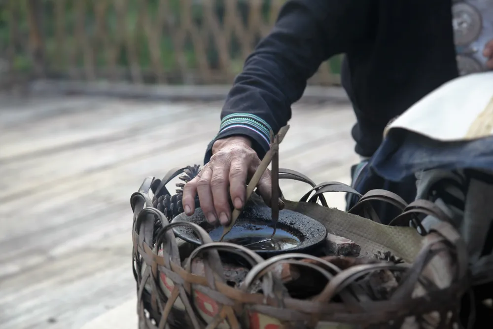 Khám phá kỹ thuật in sáp ong khoái độc đáo của người dân Hoài Khao - Cao Bằng ảnh 2