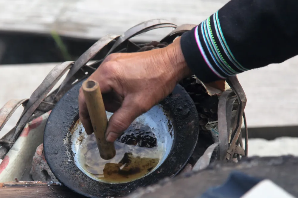 Khám phá kỹ thuật in sáp ong khoái độc đáo của người dân Hoài Khao - Cao Bằng ảnh 3