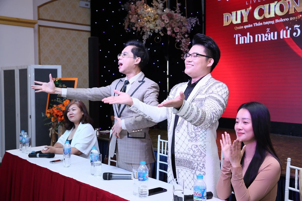 Tiến sĩ triết học làm liveshow về tình mẫu tử