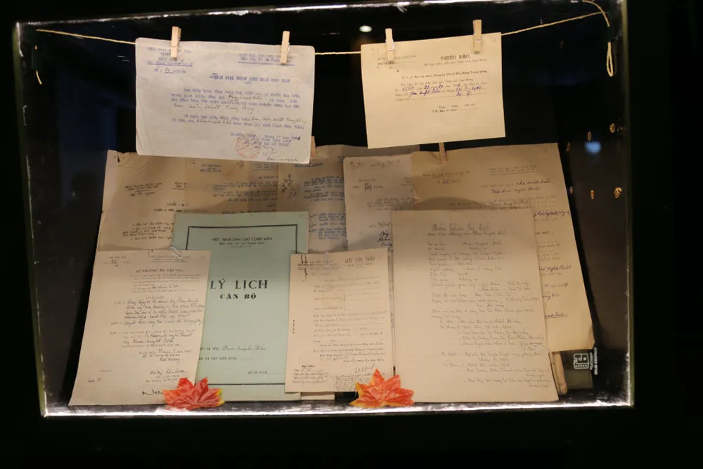 Trao lại hồ sơ, kỷ vật của 15 cán bộ đi B  ảnh 2 Trao lại hồ sơ, kỷ vật của 15 cán bộ đi B  ảnh 2