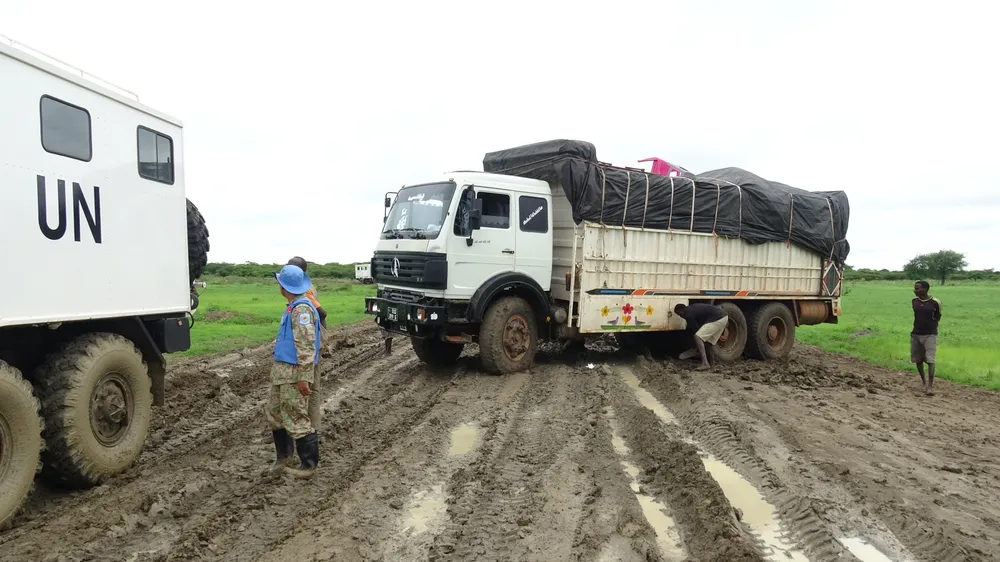 Đội Công binh Việt Nam giải cứu thành công 2 xe thiết giáp và 3 phương tiện hạng nặng  ở Abyei  ảnh 2