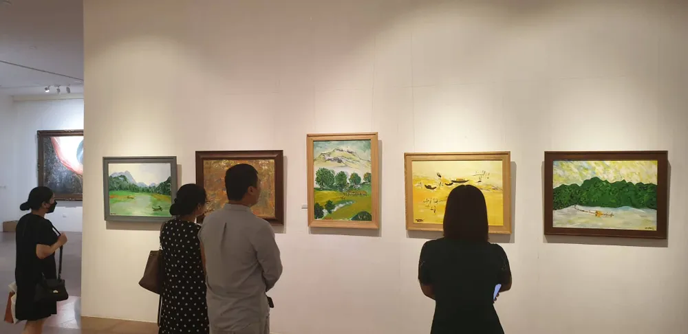 Khám phá những gam màu lạ trong triển lãm Nhà văn Hữu Ước & Sắc màu ảnh 2