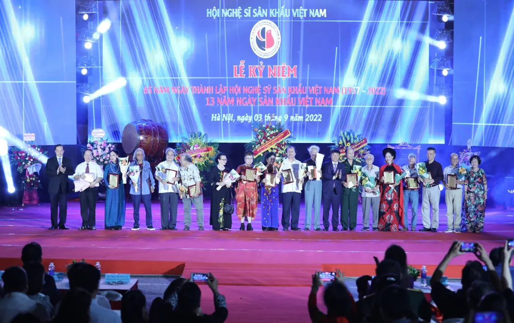 Hỗ trợ, khích lệ kịp thời để có nhiều tác phẩm sân khấu có giá trị về mặt tư tưởng, nghệ thuật ảnh 3 Hỗ trợ, khích lệ kịp thời để có nhiều tác phẩm sân khấu có giá trị về mặt tư tưởng, nghệ thuật ảnh 3
