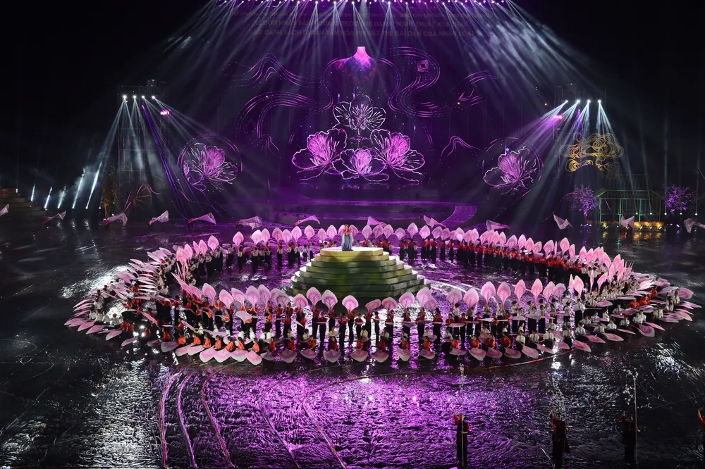 Mãn nhãn, xúc động vở đại vũ kịch “Xòe Thái - Tinh hoa miền di sản” vinh danh di sản thế giới Xòe Thái  ảnh 3