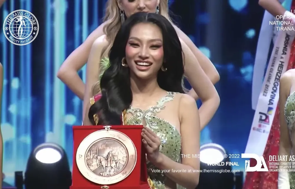 Lâm Thu Hồng giành vị trí Á hậu 4 của The Miss Globe 2022 ảnh 3