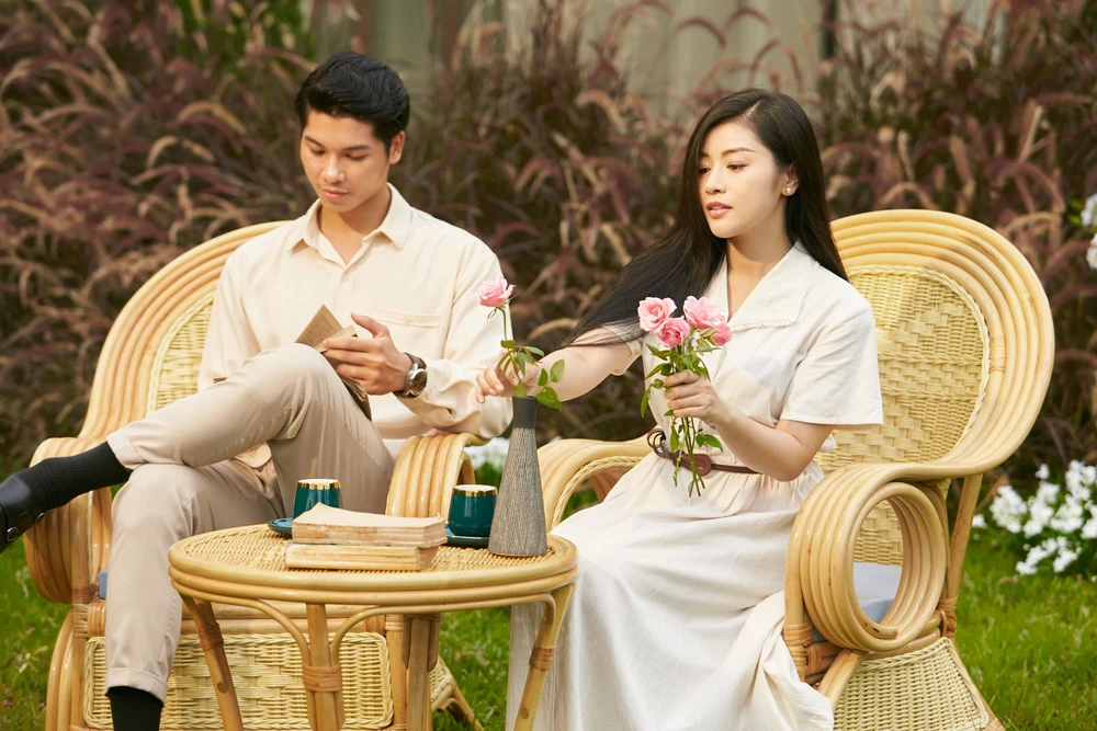 Những khung hình đậm chất "Người tình" với "Áo anh màu nắng" ảnh 1 Những khung hình đậm chất "Người tình" với "Áo anh màu nắng" ảnh 1