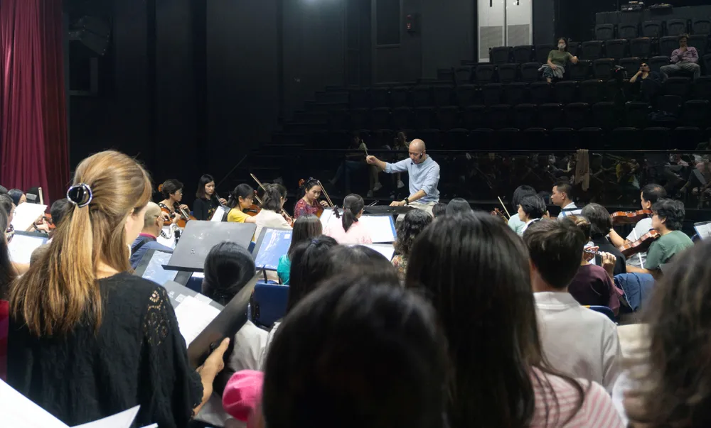 200 người tham gia đại hợp xướng “Vì hòa bình“ ảnh 2 200 người tham gia đại hợp xướng “Vì hòa bình“ ảnh 2