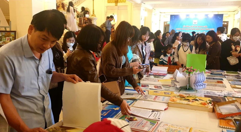 Gần 1,3 triệu học sinh, sinh viên tham dự cuộc thi Đại sứ văn hóa đọc 2022 ảnh 2 Gần 1,3 triệu học sinh, sinh viên tham dự cuộc thi Đại sứ văn hóa đọc 2022 ảnh 2
