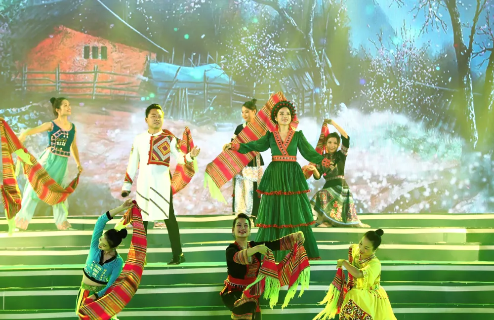 Rộn ràng khai mạc Ngày hội VH-TT-DL các dân tộc vùng Tây Bắc năm 2022  ảnh 1