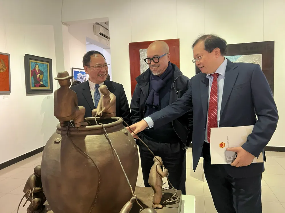 77 tác phẩm được trưng bày trong triển lãm “50 năm một chặng đường phục vụ Tổ quốc“ ảnh 1