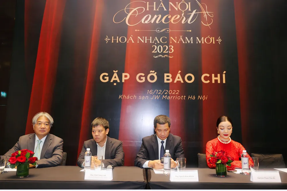 Ba giọng ca thính phòng biểu diễn trong “Hòa nhạc năm mới 2023" ảnh 1