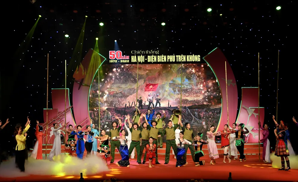 Đêm nghệ thuật nhiều cảm xúc với sự tham gia của nhiều nghệ sĩ nổi tiếng trong và ngoài quân đội Đêm nghệ thuật nhiều cảm xúc với sự tham gia của nhiều nghệ sĩ nổi tiếng trong và ngoài quân đội