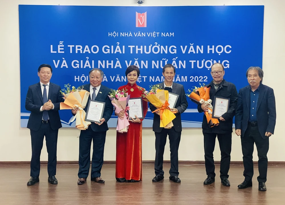 Giải thưởng Văn học năm 2022 được trao cho 5 tác phẩm