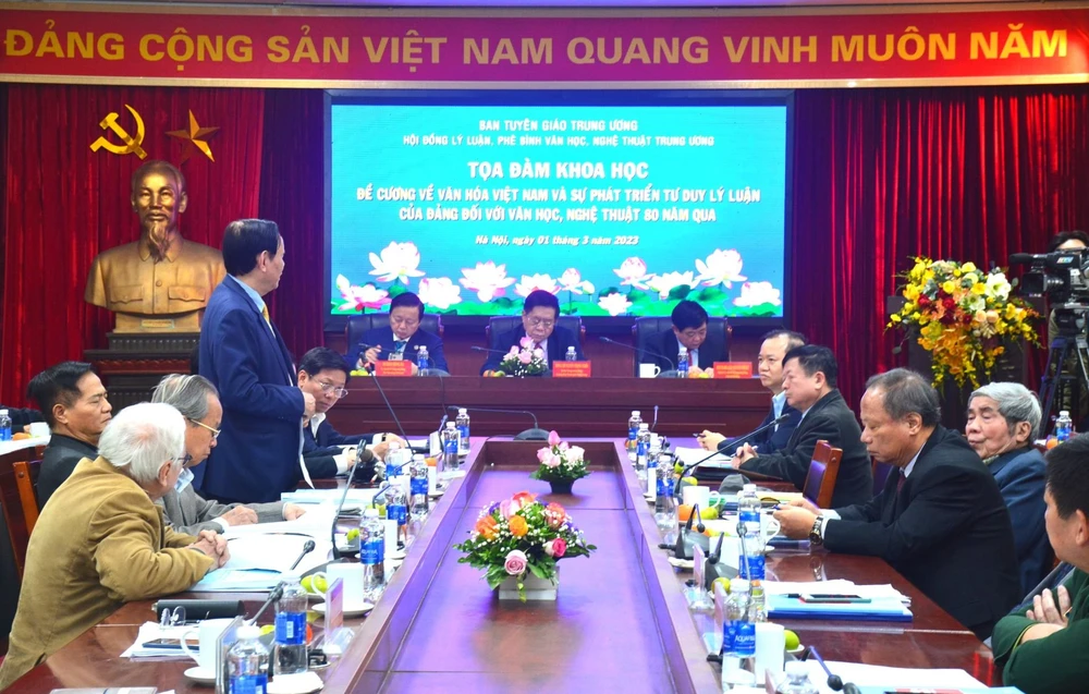 Hơn 100 đại biểu là nhà quản lý, nhà khoa học, văn nghệ sĩ tiêu biểu tham dự tọa đàm