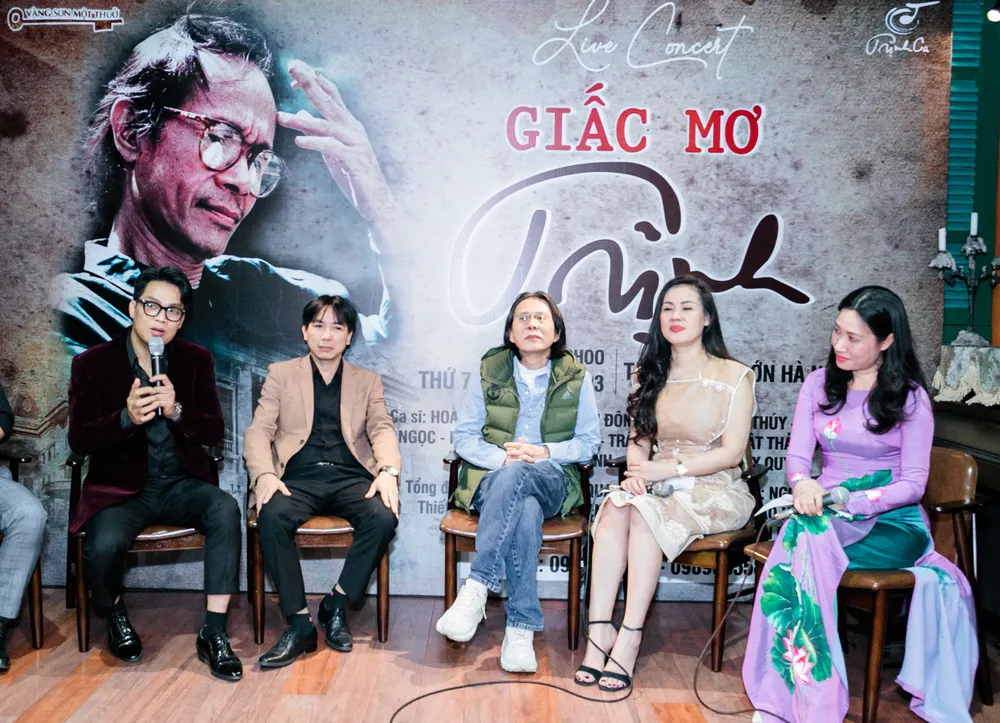 Và Giấc mơ Trịnh có sự tham gia của nhiều giọng ca ở tuổi 7X như ca sỹ Mai Loan, Thanh Hương…, cũng có những nghệ sỹ trẻ lứa tuổi 9X như Hoàng Trang, Trịnh Trí Anh… Và Giấc mơ Trịnh có sự tham gia của nhiều giọng ca ở tuổi 7X như ca sỹ Mai Loan, Thanh Hương…, cũng có những nghệ sỹ trẻ lứa tuổi 9X như Hoàng Trang, Trịnh Trí Anh…