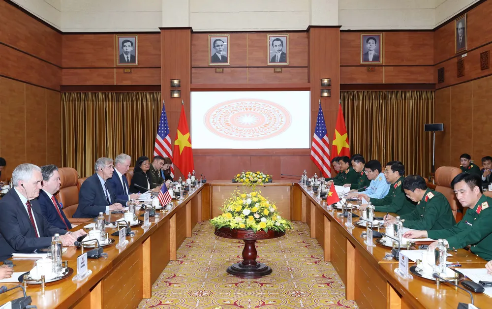 Bộ trưởng Bộ Quốc phòng tiếp xã giao Đoàn Nghị sĩ Quốc hội Hoa Kỳ. Ảnh: HẢI PHẠM