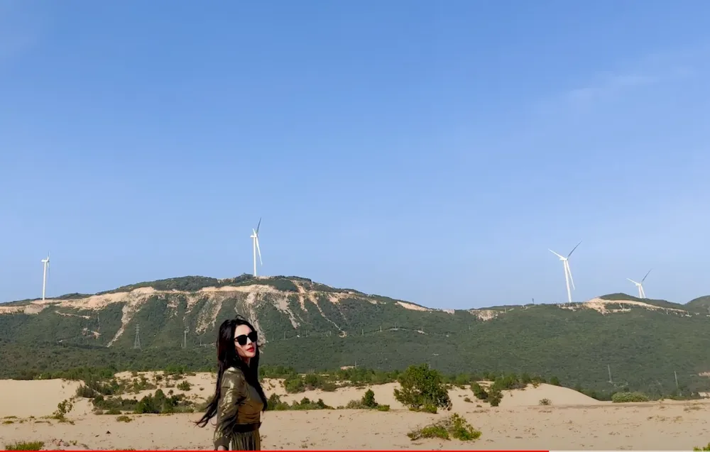 Nhiều cảnh hiện lên trong MV đẹp đến ngỡ ngàng Nhiều cảnh hiện lên trong MV đẹp đến ngỡ ngàng