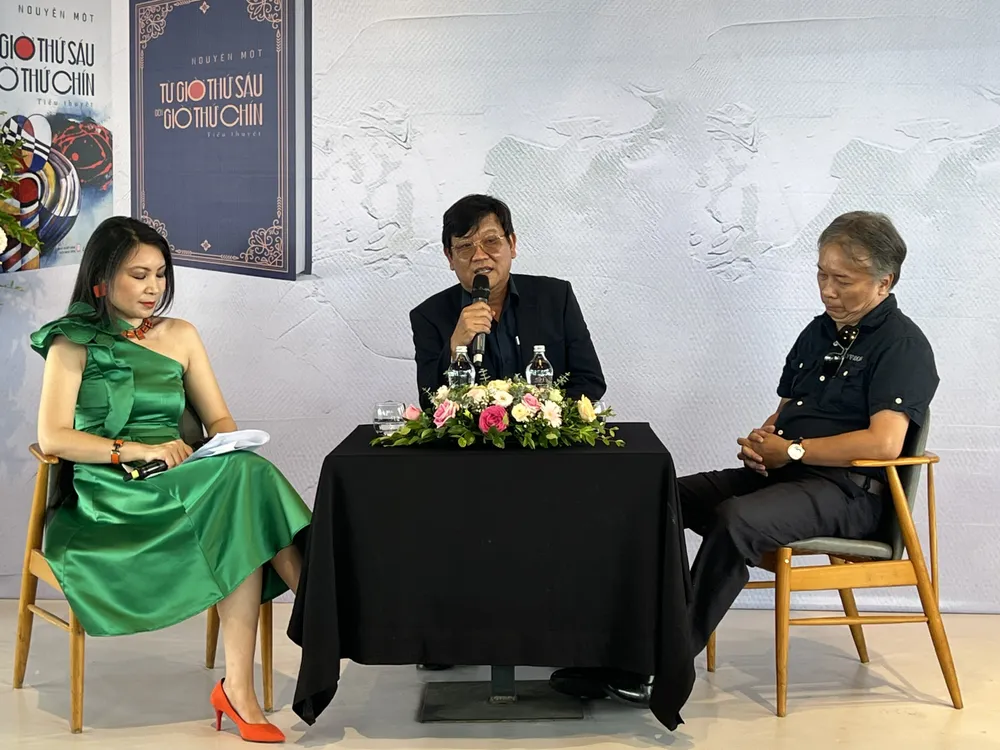 Theo tác giả, &quot;Từ giờ thứ sáu đến giờ thứ chín&quot; được viết mang hơi hướng hồi ức để mang tới cho người đọc cảm giác chân thực