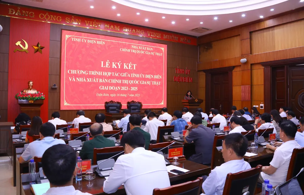 Lễ ký kết Chương trình phối hợp công tác giữa NXB với Tỉnh ủy Điện Biên Lễ ký kết Chương trình phối hợp công tác giữa NXB với Tỉnh ủy Điện Biên