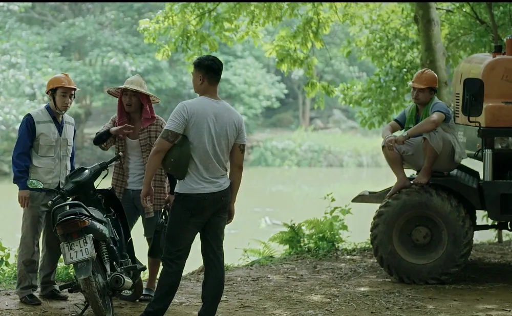 "Làng trong phố" mở ra cuộc sống ở một xóm trọ, nơi những người vì mưu sinh phải xa quê, xa gia đình lên thành phố "Làng trong phố" mở ra cuộc sống ở một xóm trọ, nơi những người vì mưu sinh phải xa quê, xa gia đình lên thành phố